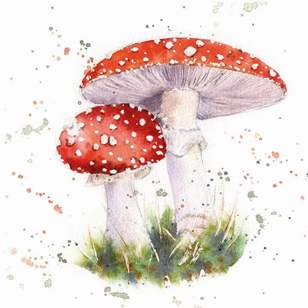 Serviette mit zwei roten Fliegenpilzen in feiner Aquarelloptik auf hellem Hintergrund
